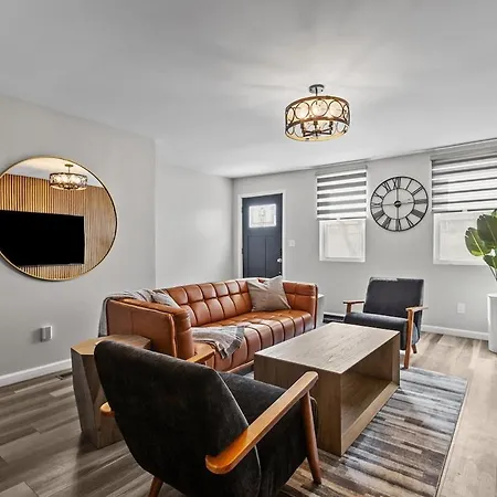 Group-Friendly 4 Bedroom 5 Bathroom Pets OK Close to Stadium