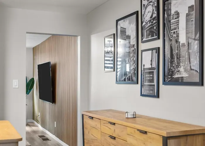 4 Bedroom 5 Bathroom House Sleeps 12 Pet Friendly Near Stadium *