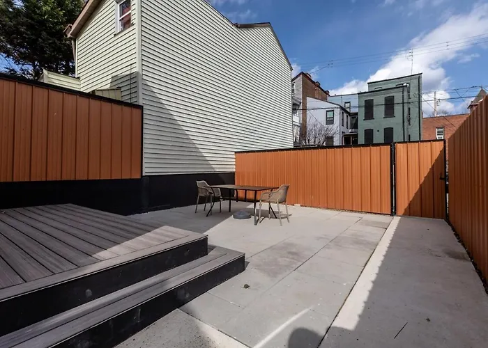 Holiday home 4 Bedroom 5 Bathroom House Sleeps 12 Pet Friendly Near Stadium Pittsburgh
