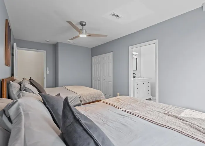 Holiday home 4 Bedroom 5 Bathroom House Sleeps 12 Pet Friendly Near Stadium *