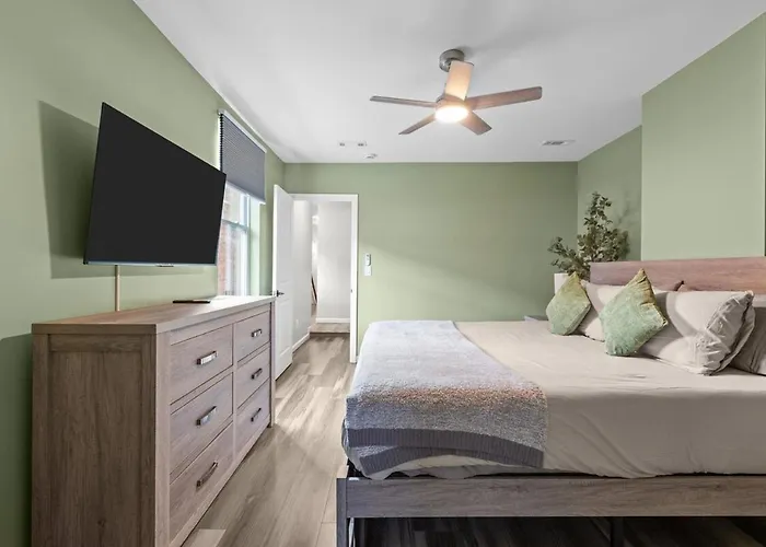 4 Bedroom 5 Bathroom House Sleeps 12 Pet Friendly Near Stadium Pittsburgh