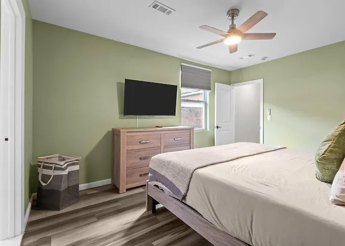 Holiday home 4 Bedroom 5 Bathroom House Sleeps 12 Pet Friendly Near Stadium Pittsburgh